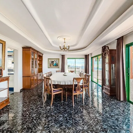 Вилла Authentic Canarian With Pool And Ocean Views Лос Менорес